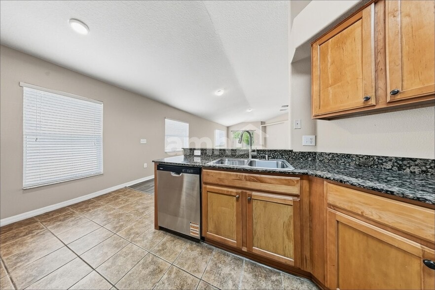 Building Photo - 25815 Crippen Dr