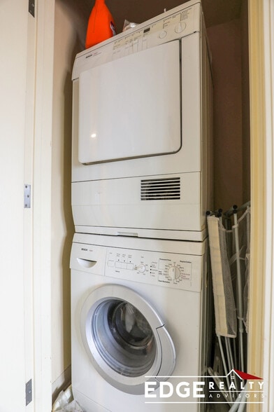 Building Photo - 1 Nassau St