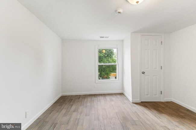 Building Photo - 211 Broad St