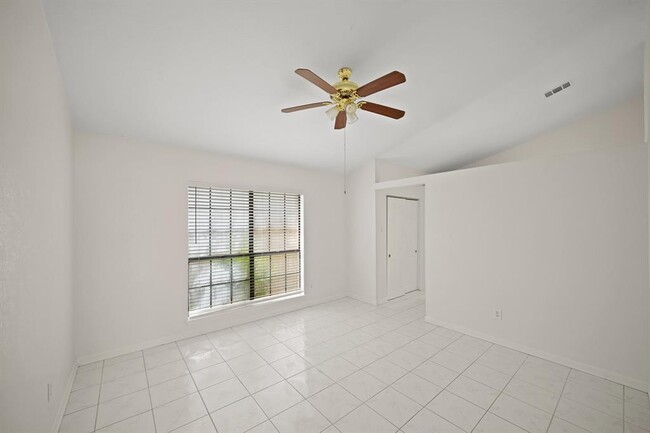 Building Photo - 8203 Woodland Willows Dr