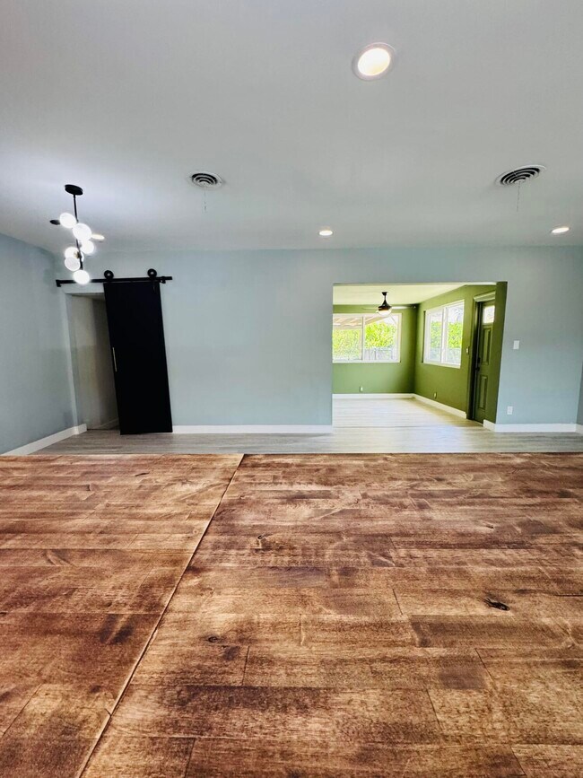 Building Photo - 2171 NE 62nd Ct