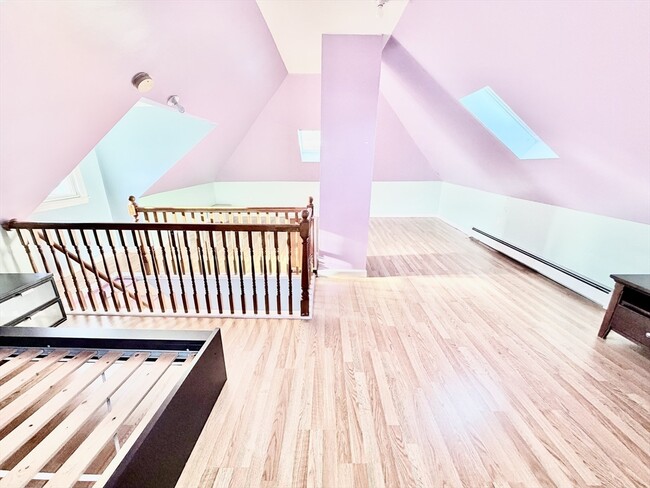 Building Photo - 305 Safford St