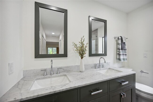 Building Photo - 456 Yacht Harbor Dr