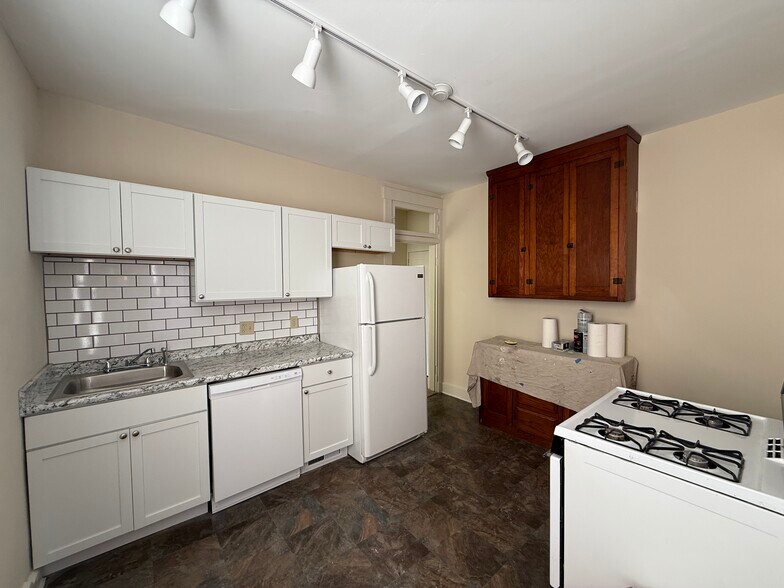 Building Photo - 352 Shiloh St