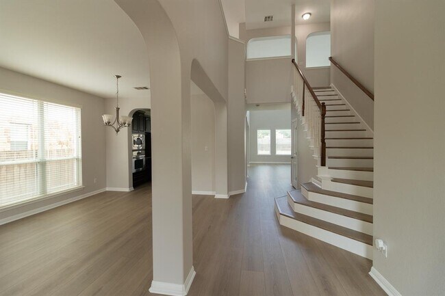 Building Photo - 2102 Monticello Ct