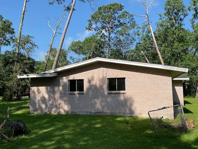 Building Photo - 3515 Elm Dr