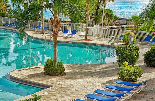 Building Photo - 13427 Blue Heron Beach Dr