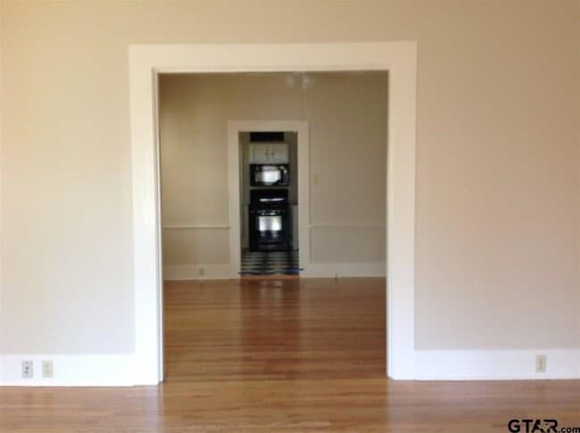 Building Photo - 624 Nacogdoches St