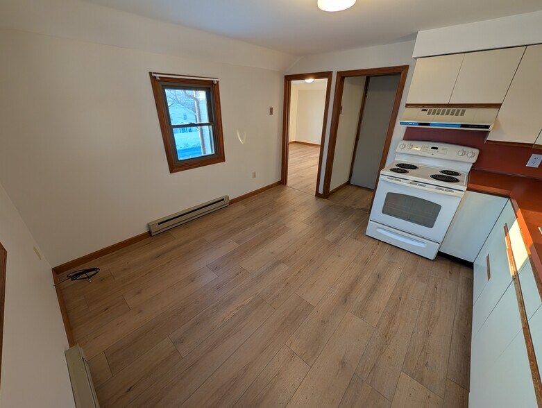 Building Photo - 28 Willow Plz