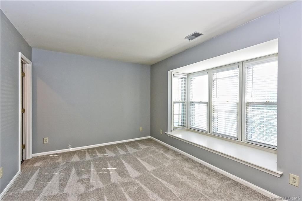 Building Photo - 3300 Selwyn Farms La