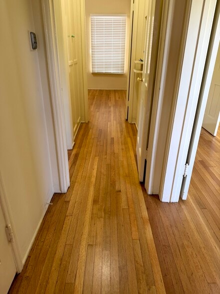 Building Photo - 5408 1/2 Franklin Ave