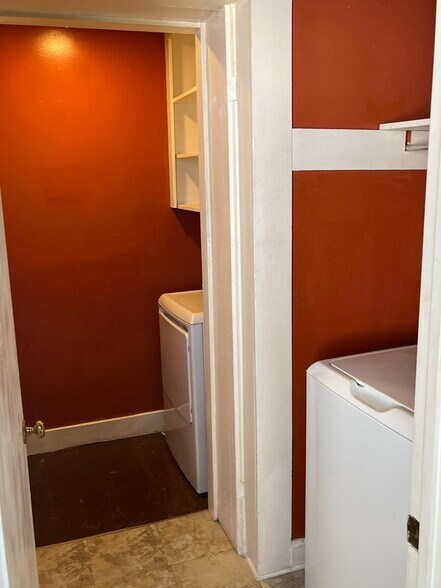 Laundry - 1202 Adams St