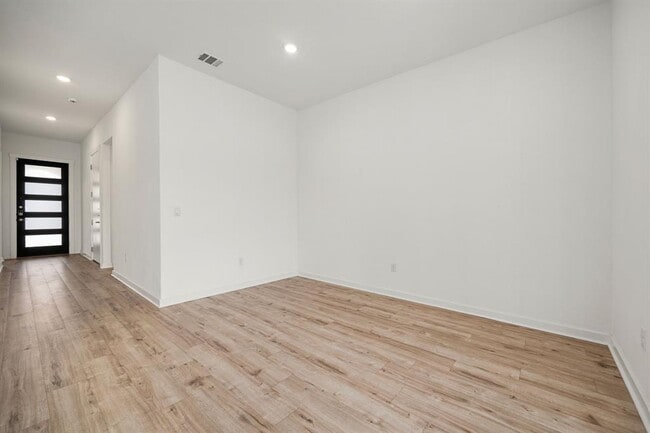 Building Photo - 904 Balsora Cv