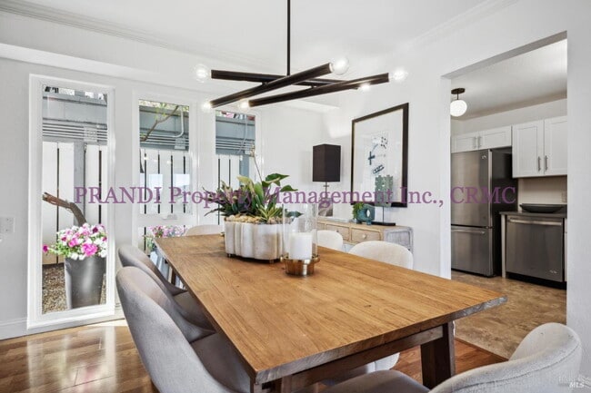 Building Photo - Resort Style Living in Prime Tiburon Location!