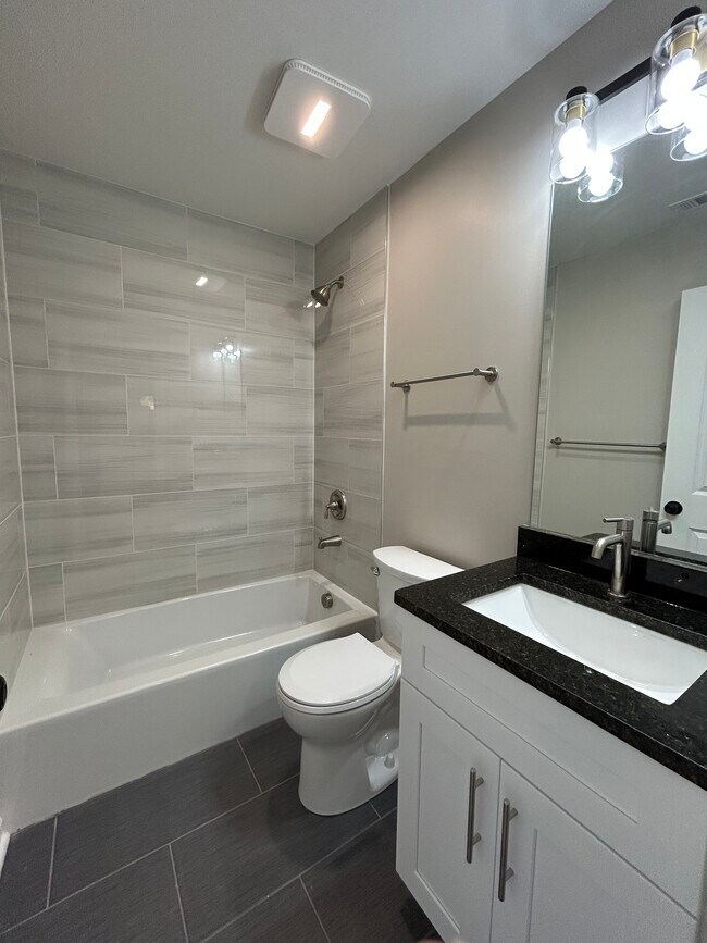 Building Photo - 1226 Beechview Dr SE