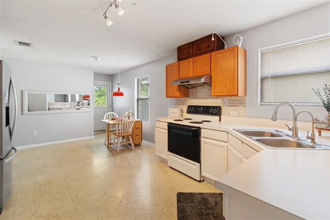 Building Photo - 6717 Waterhill Ln