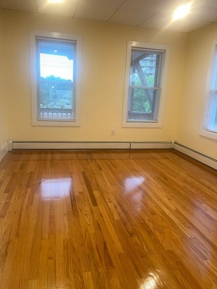 Building Photo - 108 Belair St
