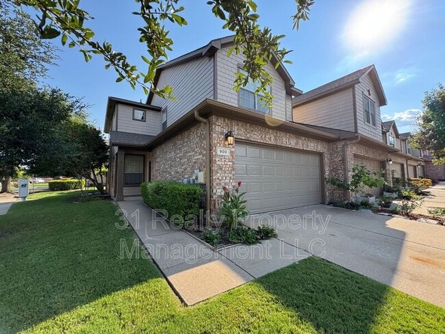 Building Photo - 900 Englewood Ln