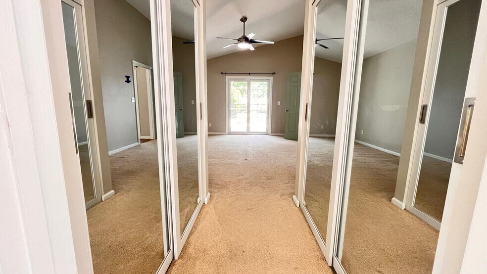 Building Photo - 1627 Oak Berry Cir