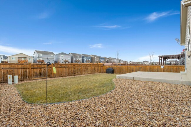 Building Photo - Spacious Modern 5-Bedroom Ranch Home in Hidden Valley Farm