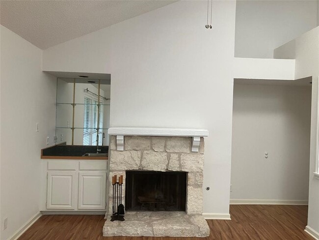 Building Photo - 3809 Spicewood Springs Rd