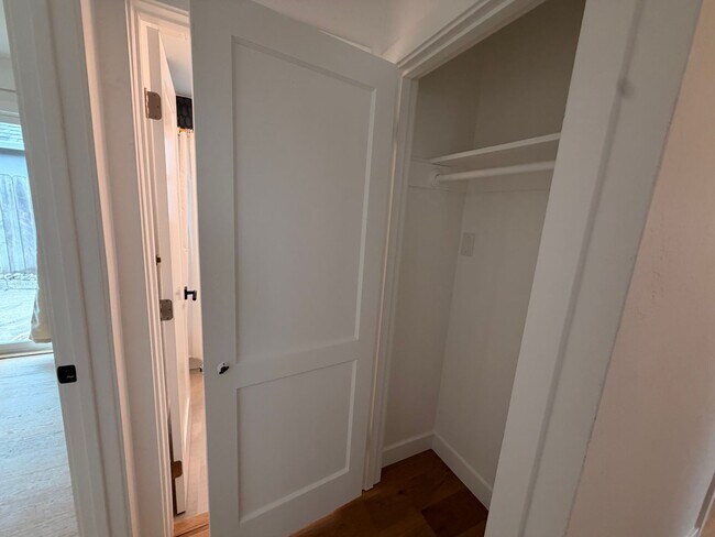 Building Photo - Spacious 4 Bedroom/2Bathroom Home in South San Francisco!