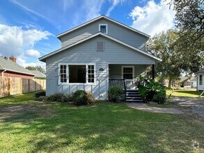 Building Photo - Spacious 4-Bedroom with Custom Finishes in...