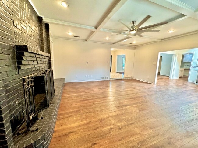 Building Photo - 9306 Utica Dr