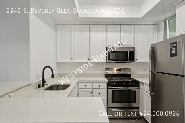 Building Photo - 2245 S Beverly Glen Blvd