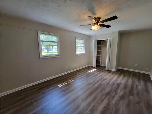 Building Photo - 2506 Windmere Dr NW