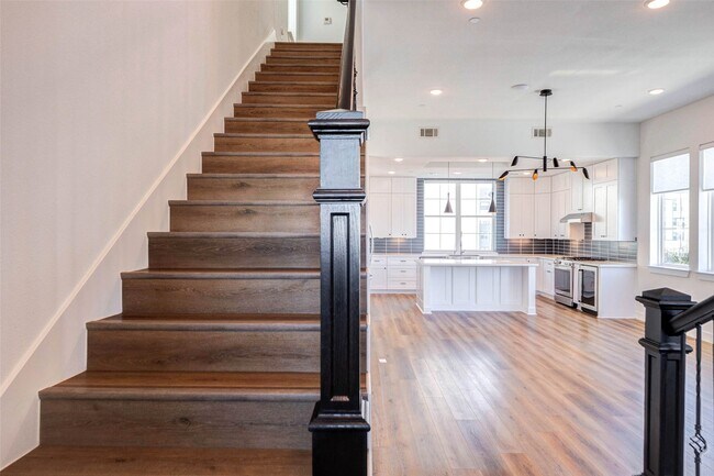 Building Photo - 2751 Freund St