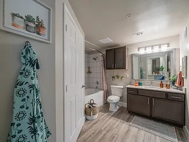 Building Photo - Affordable Comfort with Modern Style!