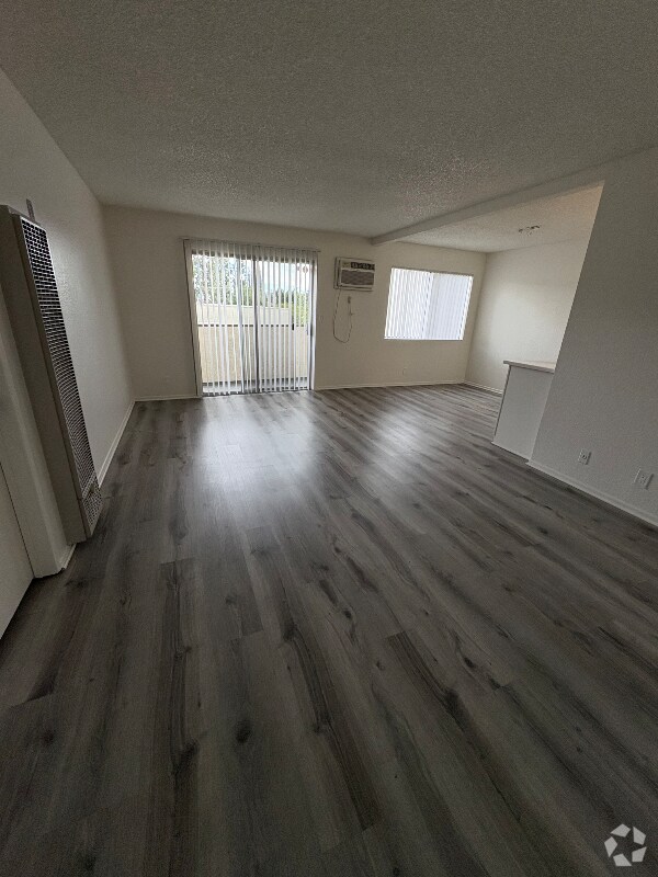 Building Photo - 6925 Haskell Ave