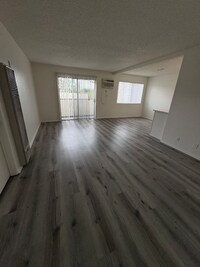 Building Photo - 6925 Haskell Ave