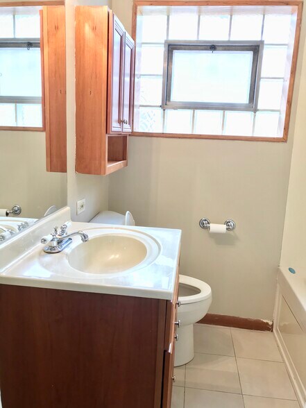 Building Photo - 5735 S Meade Ave