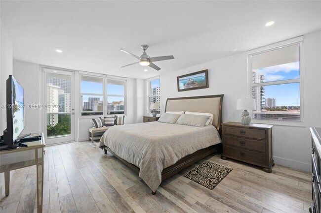 Building Photo - 3725 S Ocean Dr