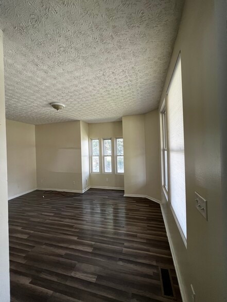 LR - 1641 Summit Street