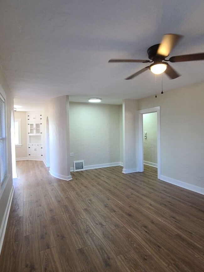 Building Photo - Action Properties R.E.S. Inc offering Central Roseville 2 Bed, 1bath  Carport Parking, Large yard...