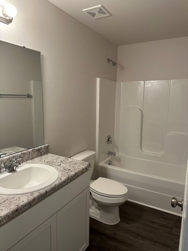 Building Photo - Sign by July 31 and get a FREE Blackstone Grill! Spacious 4-bed, 2-bath home in Kilpatrick Landing
