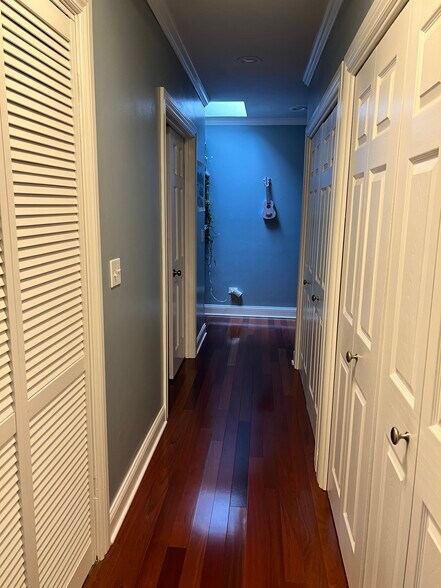 Building Photo - 646 W Bittersweet Pl