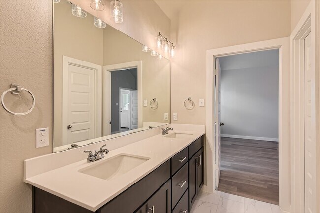 Building Photo - 4702 Deadwood Dr