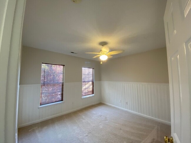 Building Photo - So much space!!!!!! So much storage!!!!!!!!