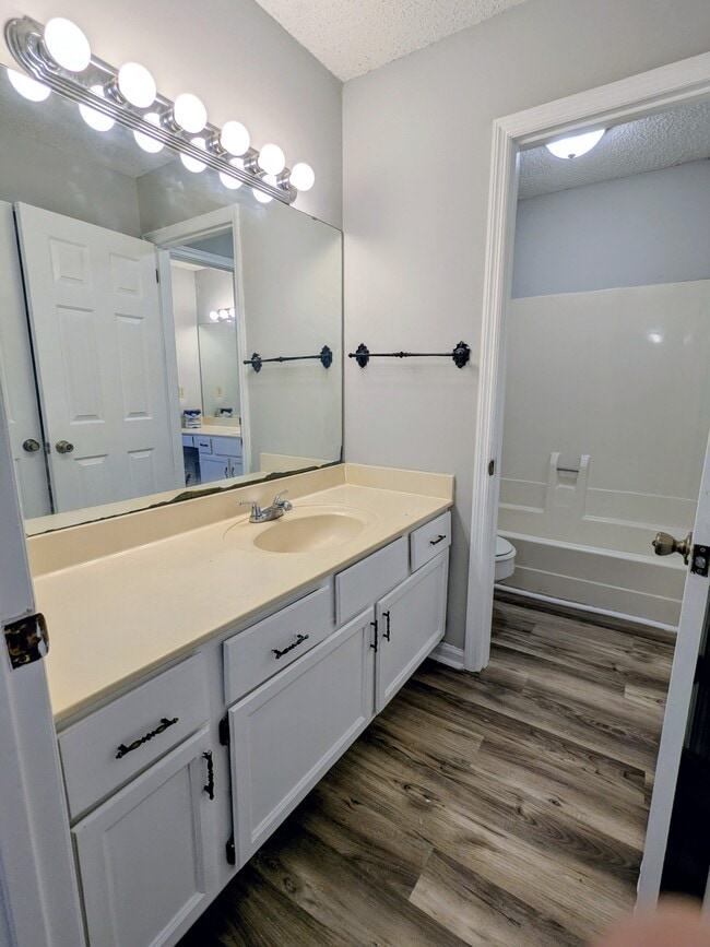 Building Photo - 2436 Thoroughbred Dr