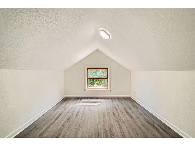 Building Photo - 1083 Western Ave N