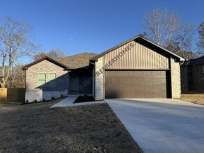 Building Photo - 18 Edward Dr