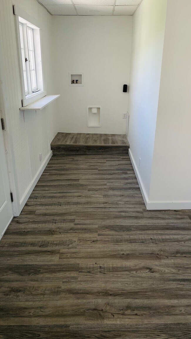 Building Photo - 837 Park St