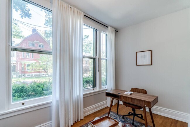 Building Photo - 351 Thrall St