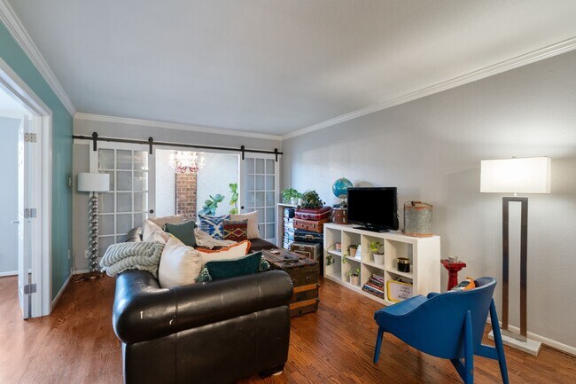 Building Photo - 7575 Katy Fwy