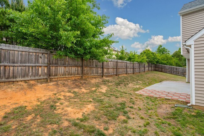 Building Photo - Beautiful 3BR Home with Fenced in Yard & 2-Car Garage in Raleigh