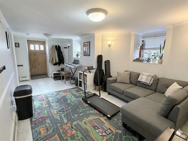 Building Photo - 519 Main St